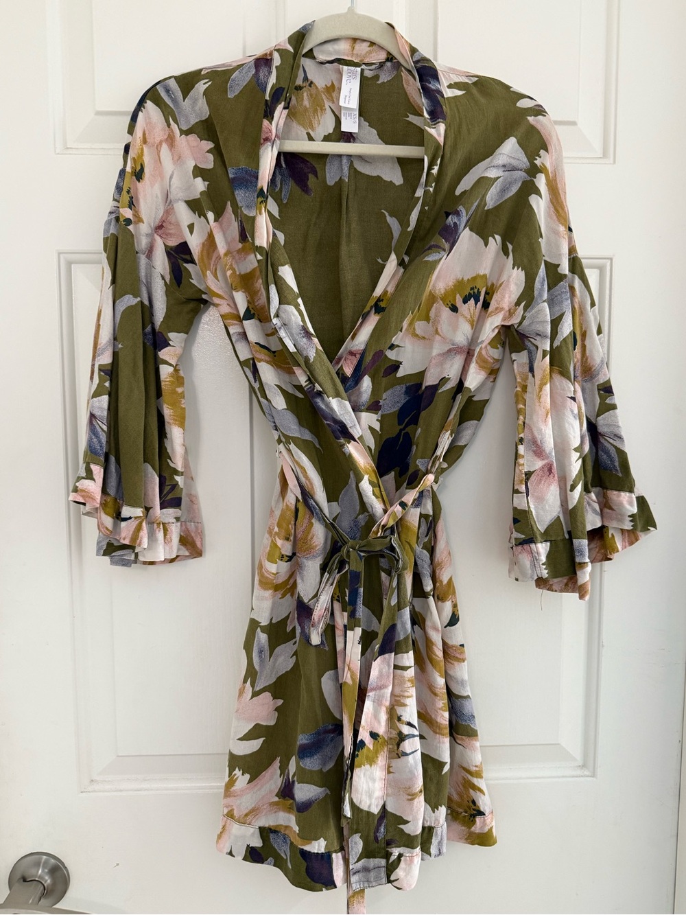 Stars Above Lightweight Bell sleeve Floral Robe